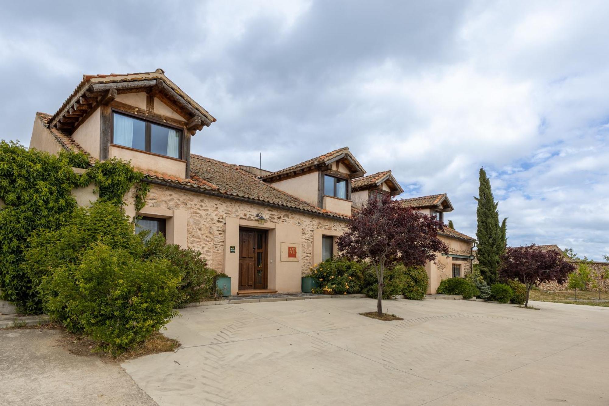 Вилла La Casona Y Casitas De Tabladillo Santa Maria la Real de Nieva Экстерьер фото