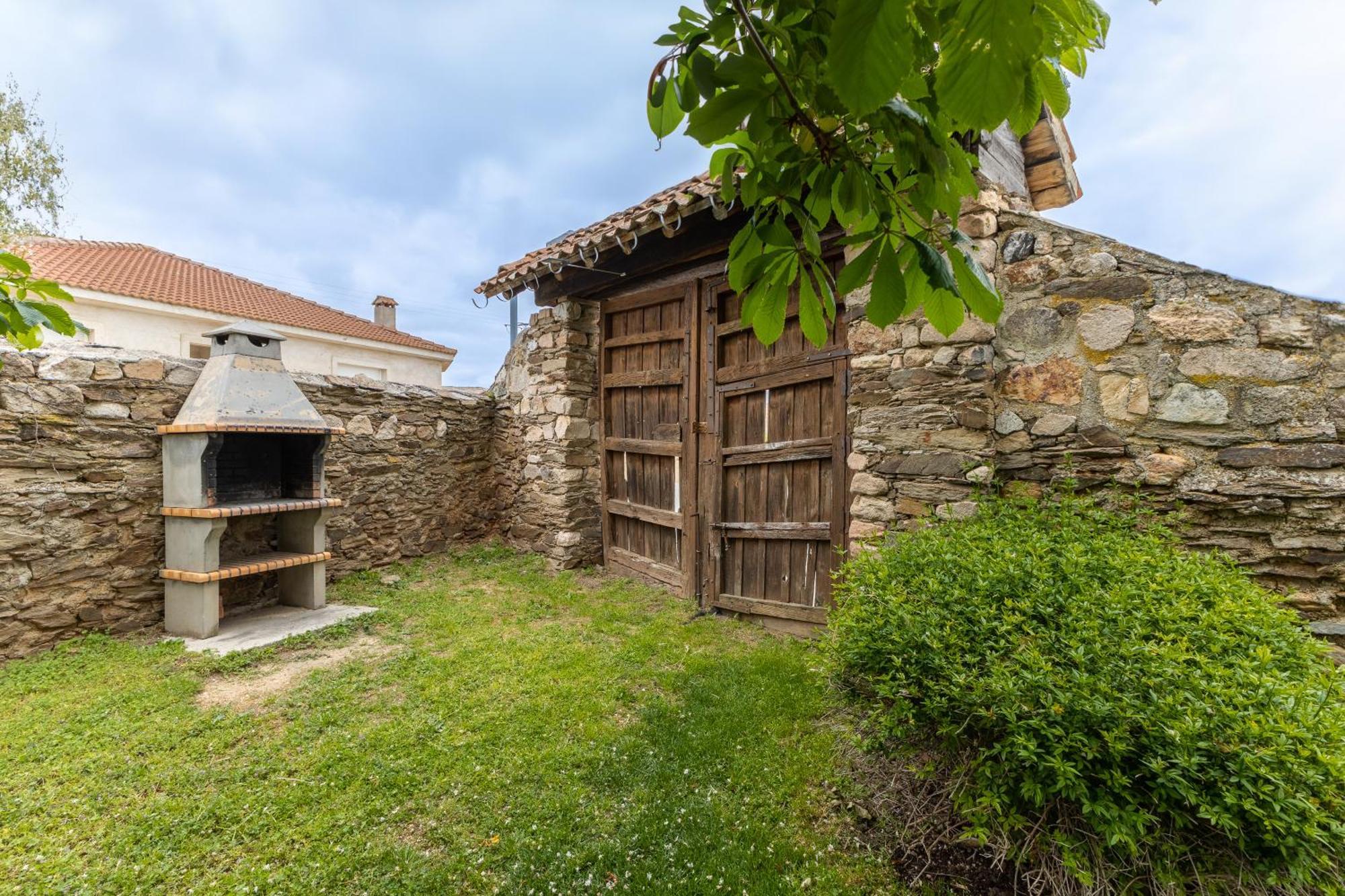 Вилла La Casona Y Casitas De Tabladillo Santa Maria la Real de Nieva Экстерьер фото