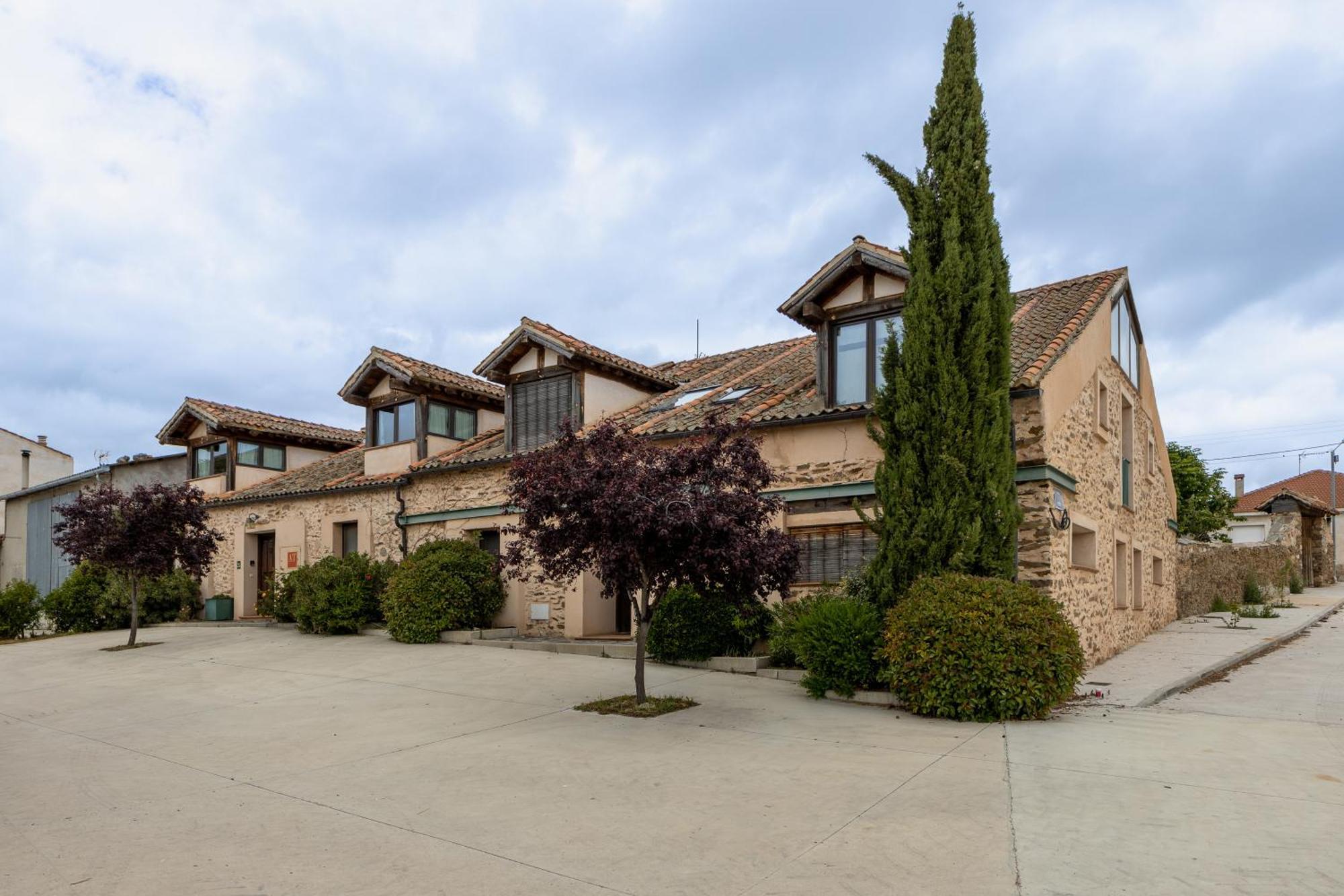 Вилла La Casona Y Casitas De Tabladillo Santa Maria la Real de Nieva Экстерьер фото